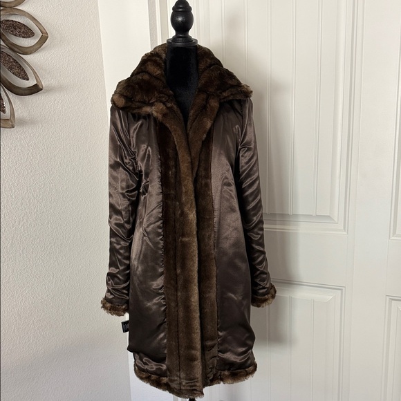 🤎 Faux Fur Coat 🤎 - Picture 7 of 10